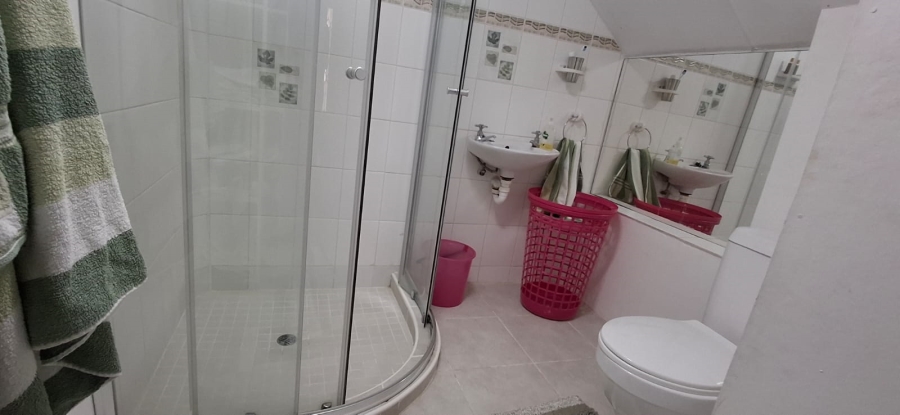 5 Bedroom Property for Sale in Nahoon Beach Eastern Cape